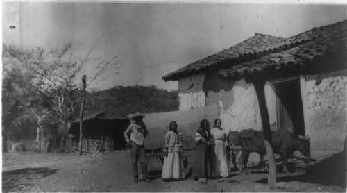 Tarihselfindings Fotoğraf: El Salvador, Carmen Öküz Arabası, Kır Hayatı, 1909-1932, Kiremitli Çatı Yapıları